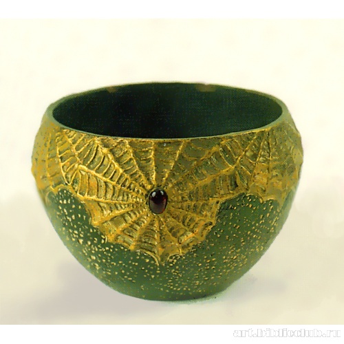 Ваза с паутинным узором