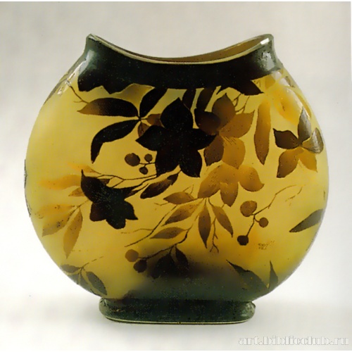 Ваза с растительным узором