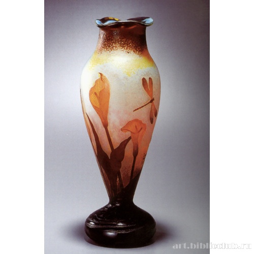 Ваза с цветами и стрекозой