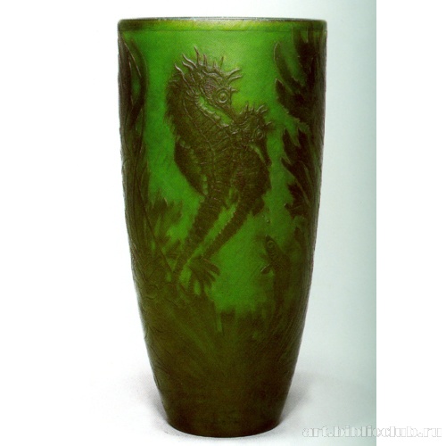 Ваза с водорослями и морскими коньками