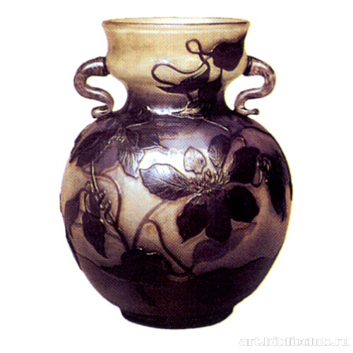 Ваза с изображением вьющейся ветки камнеломки