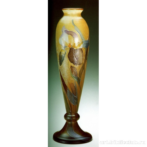 Ваза с ирисами