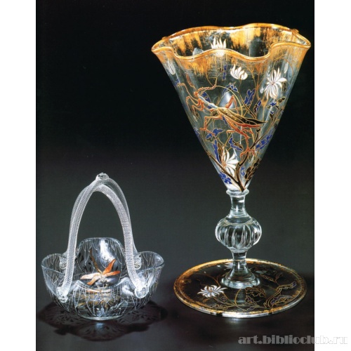 Две выдувные вазы