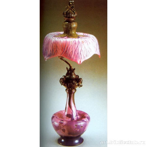 Лампа с цветочным мотивом