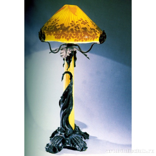 Настольная лампа с цветочным мотивом