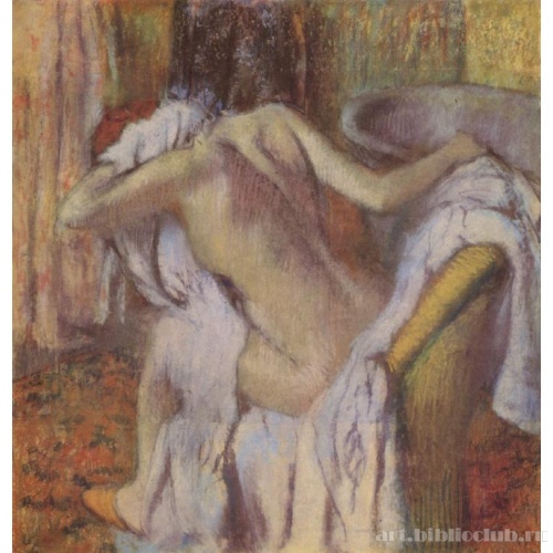 Женщина, вытирающаяся после купания