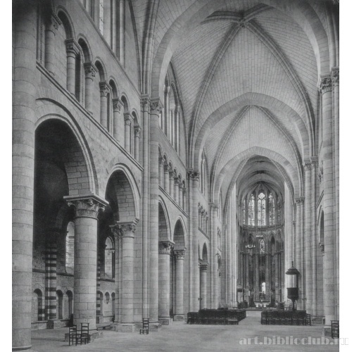 Интерьер нефа