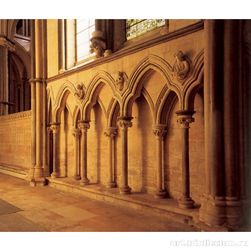 Хор Сент-Хью. Южный боковой неф с синкопированной двухслойной глухой аркадой