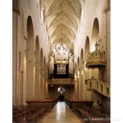 Центральный неф, западный вид