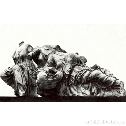 Афродита, Диона и Пейто. Группа с восточного фронтона Парфенона