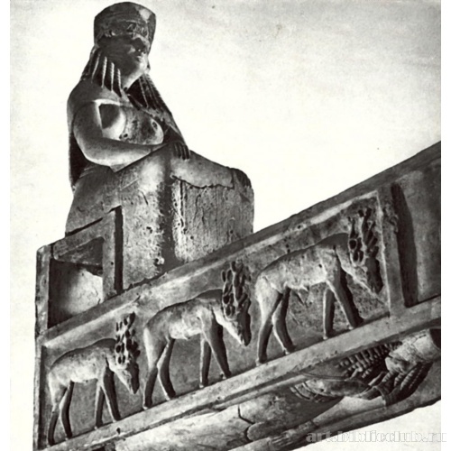 Сидящая богиня