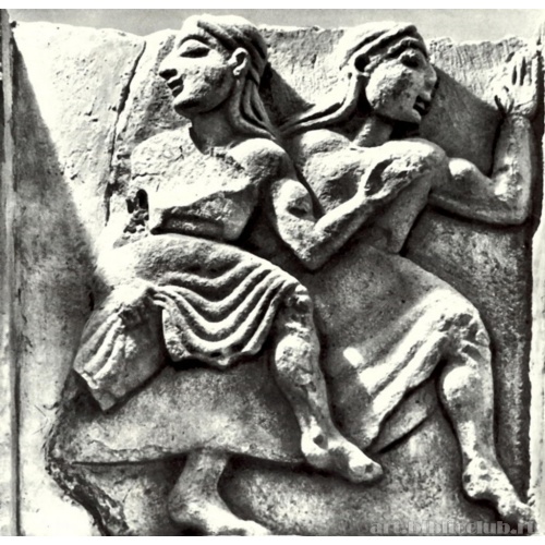 Нереиды (?). Метопа сокровищницы в святилище Геры близ Пестума