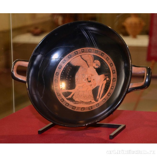 Килик с изображением Дурис Эосс с телом Мемнона