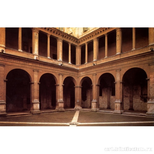 Внутренний двор церкви Санта Мария делла Паче