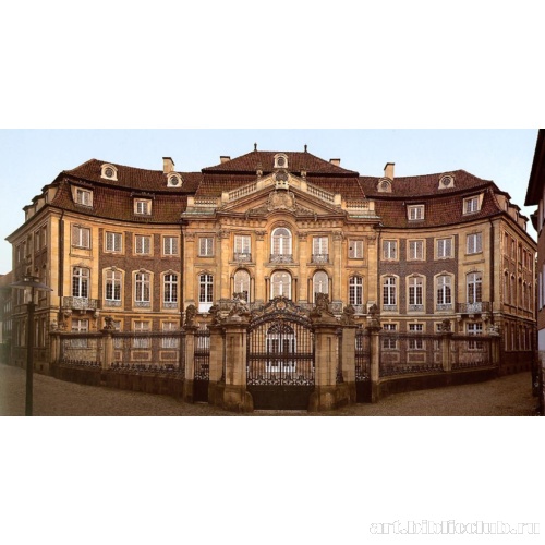 Эрбдростенхоф. Фасад со стороны парадного двора