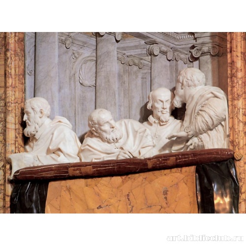 Капелла семьи Корнаро. Балкон с фигурами донаторов на боковой стене