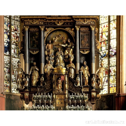 Алтарь коронования Марии