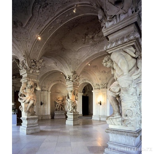 Верхний Бельведер. Входной зал