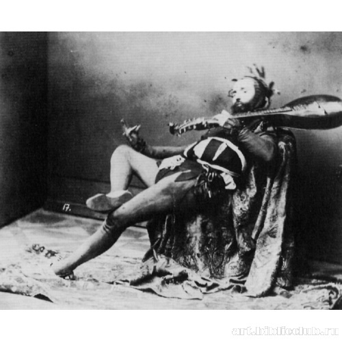 Эдмунд Харбургер в роли придворного шута