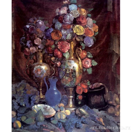 Вазы, бумажные цветы и фрукты