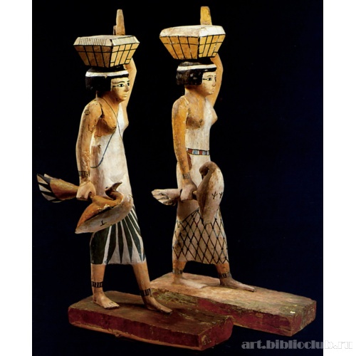 Статуи женщин, приносящих дары