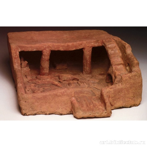 Модель дома с двором