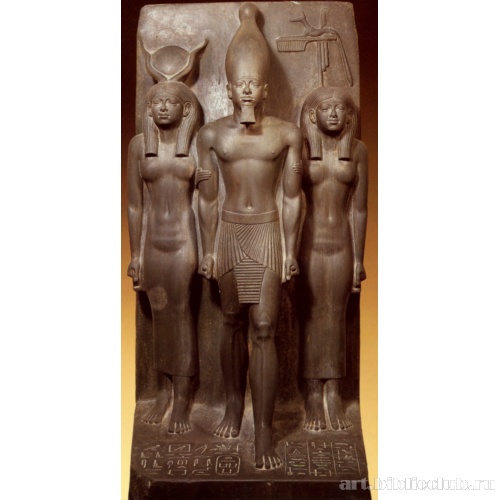 Групповая статуя Микерина с богинями