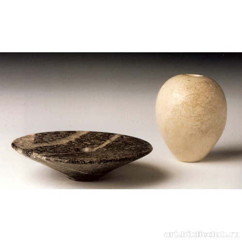 Навершия булав царя Нижнего (слева) и Верхнего (справа) Египта