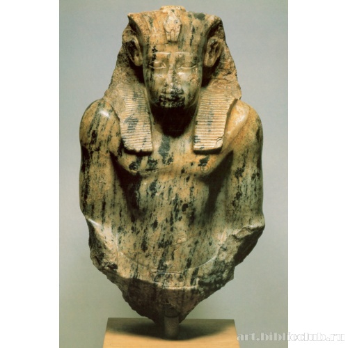 Коленопреклоненная статуя Сенусерта I