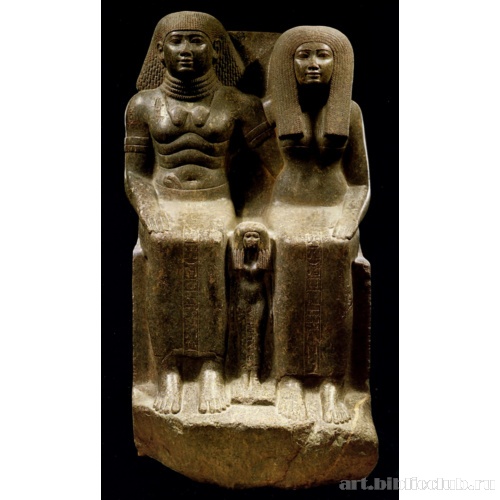 Скульптурная группа Сен-нефера, его жены Сенет-наи и дочери Мут-нефрет