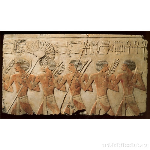 Храм Хатшепсут: рельеф нижней террасы с изображением воинов