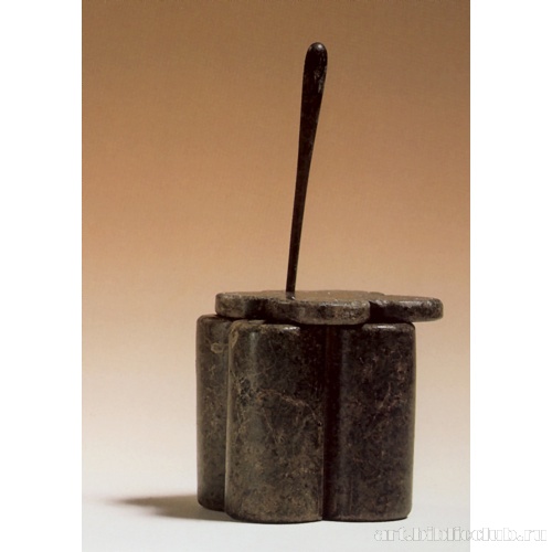 Косметический сосуд с четырьмя отделениями