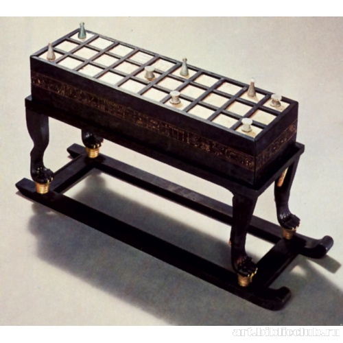 Гробница Тутанхамона: стол и доска для игры «сенет»