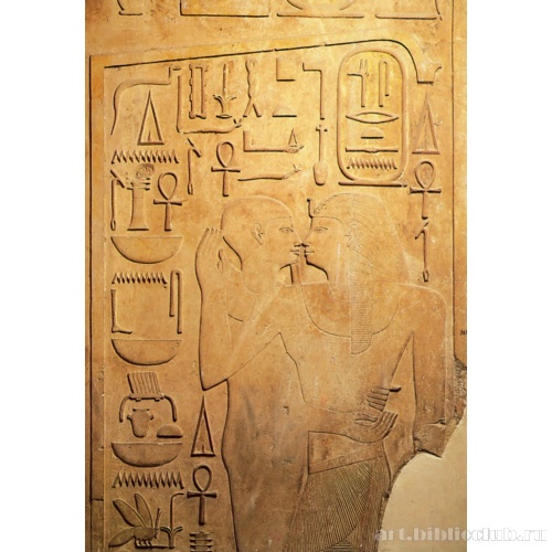 Столб с рельефным изображением Сенусерта I и бога Птаха