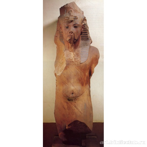 Фрагмент колоссальной статуи Тутанхамона