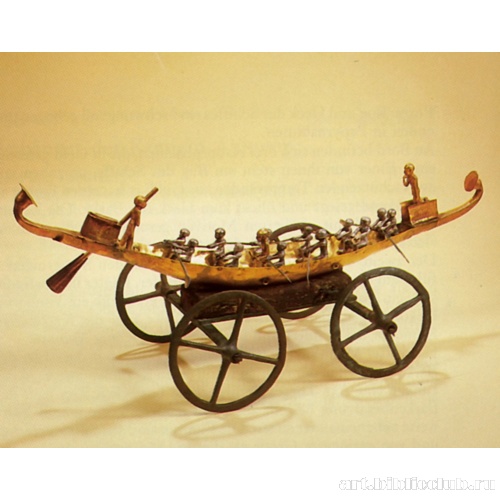 Модель ладьи на повозке