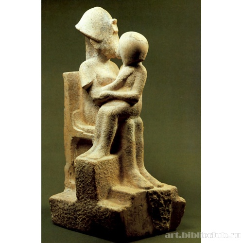 Групповая статуя Эхнатона с царицей