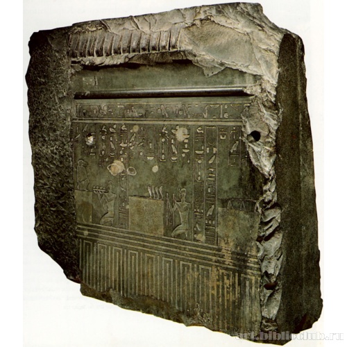 Перегородка колонны с рельефным изображением новогоднего ритуала