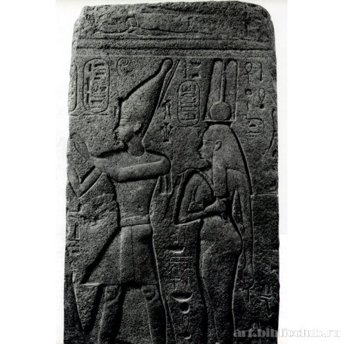 Рельеф с изображением Осоркона II с супругой Каромама во время жертвоприношения
