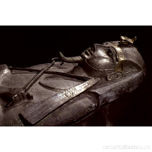 Внутренний саркофаг Псусеннеса I (фрагмент)