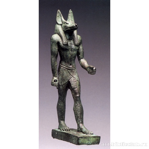 Статуэтка Анубиса в образе человека с головой дикой собаки