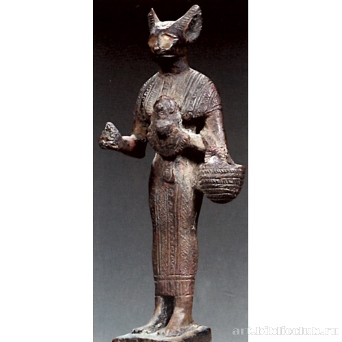 Статуэтка богини Бастет в образе женщины с кошачьей головой