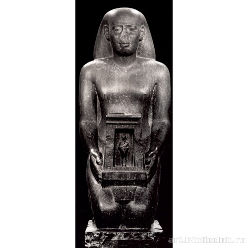 Наофорная статуя Уахибра