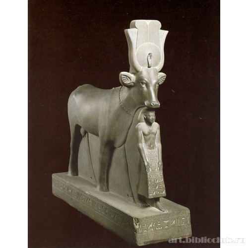 Статуя богини Хатхор в образе коровы и Псамметиха