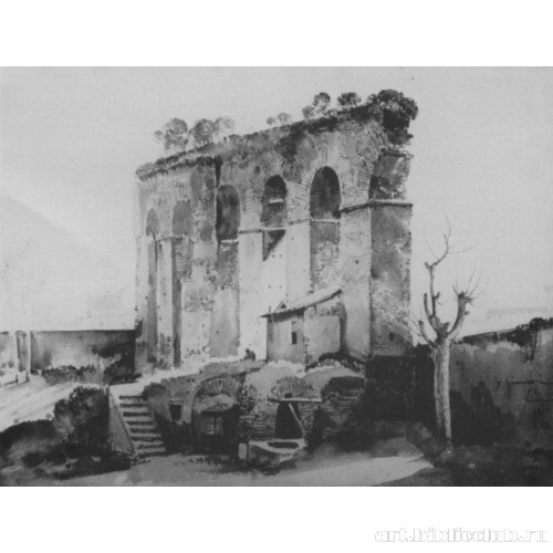 Руины акведука в окрестностях Рима