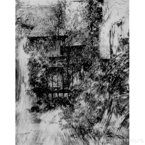 Уголок сада с оградой и постройками