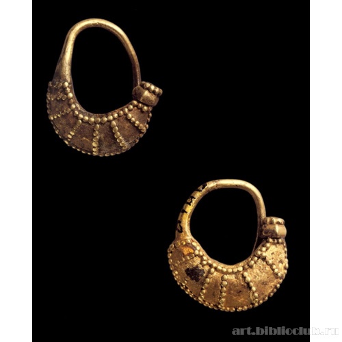Серьги в форме лунницы с зернью. Клад D