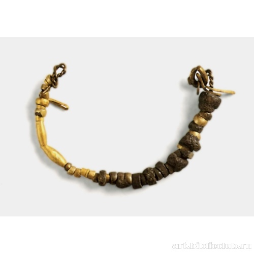 Низка бус и подвесок. Клад D