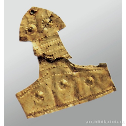 Подвеска в виде идола. Клад Н-а