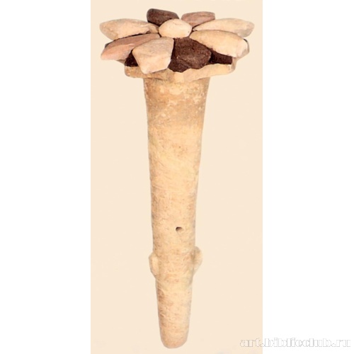 Колышек для украшения фасадов зданий с деталями цветка в верхней части